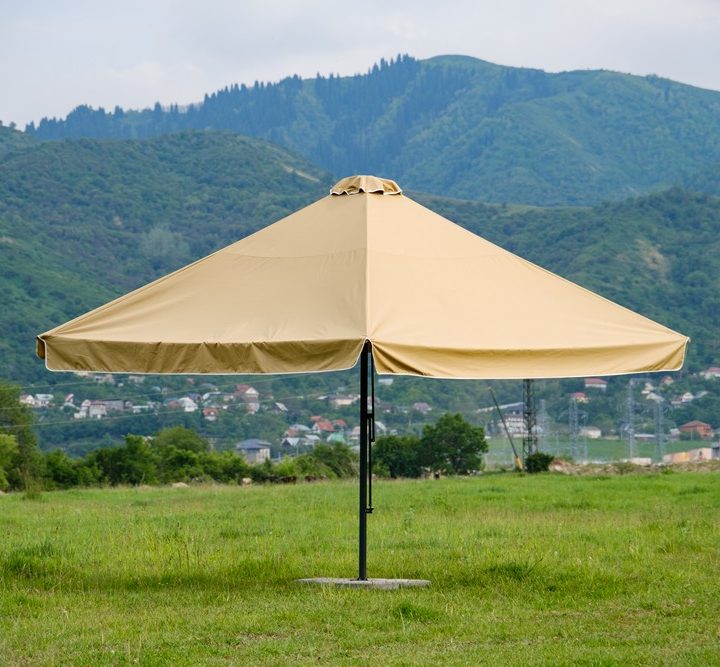 Зонт на центральной опоре