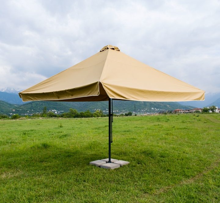 Зонт на центральной опоре